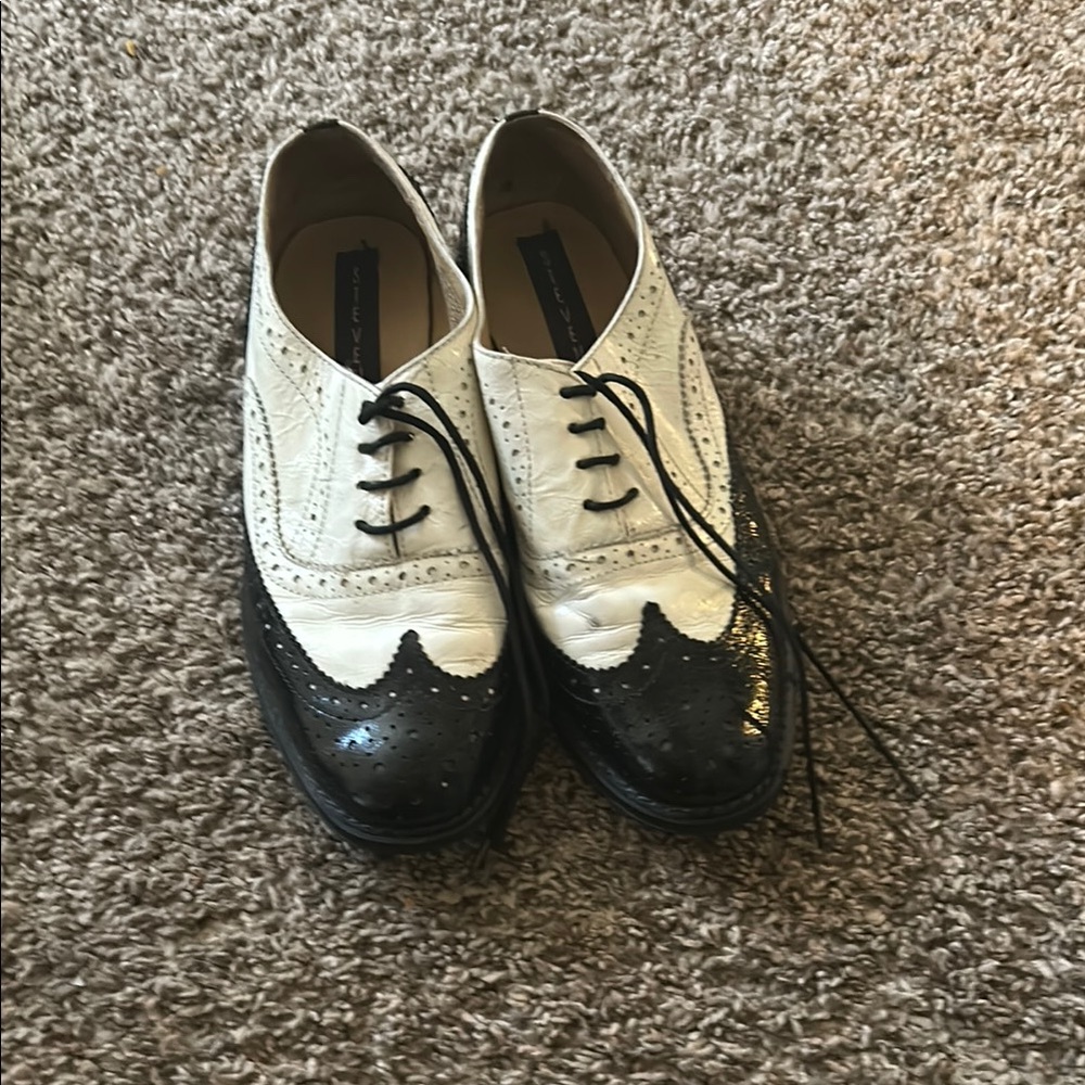Steve Madden Black and White Flats with Broguing